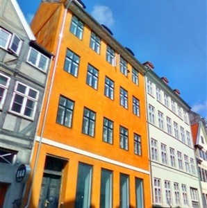 Lejlighed TIL LEJE: Stor 4-værelses lejlighed i fredet 1700-tals ejendom lige ved Nyhavn - historisk København Lejlighed TIL LEJE: Stor 4-værelses lejlighed i fredet 1700-tals ejendom lige ved Nyhavn - historisk København