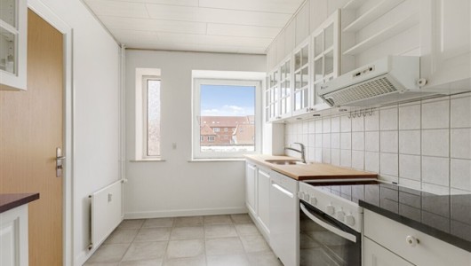 Lejlighed 3 værelses lejlighed på 100 m2 Lejlighed 3 værelses lejlighed på 100 m2