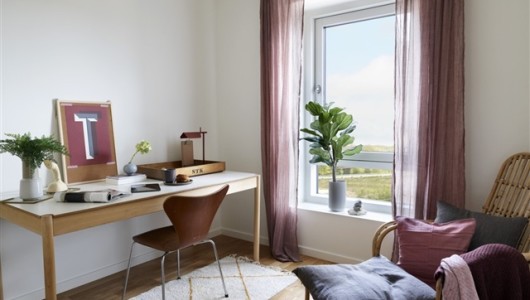 Lejlighed 4 værelses lejlighed med udgang til solrig terrasse Lejlighed 4 værelses lejlighed med udgang til solrig terrasse