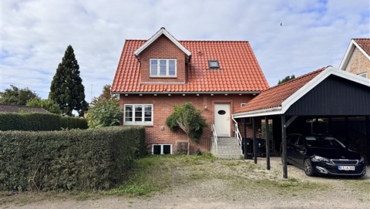 Hus/villa Familievenligt hus med egen have og moderne komfort tæt på alt i Vindeby Hus/villa Familievenligt hus med egen have og moderne komfort tæt på alt i Vindeby