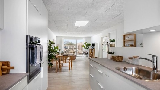 Hus/villa Familievenligt nyopført rækkehus i Snejbjerg med privat have/terrasse og mulighed for ladestander. Hus/villa Familievenligt nyopført rækkehus i Snejbjerg med privat have/terrasse og mulighed for ladestander.