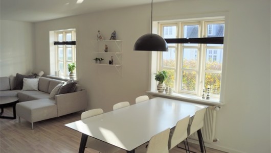 Lejlighed Hyggelig 3 vær. lejlighed/hus 85m2 + entre, roligt sted, tæt på centrum Lejlighed Hyggelig 3 vær. lejlighed/hus 85m2 + entre, roligt sted, tæt på centrum