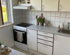 Hus/villa Hyggeligt 2-værelses rækkehus med terrasse og parkering – tæt på indkøb og bus