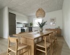 Lejlighed Lys og moderne 3-værelses på 85 m2 med terrasse, parkering og bryggers