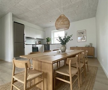 Lejlighed Lys og moderne 3-værelses på 85 m2 med terrasse, parkering og bryggers Lejlighed Lys og moderne 3-værelses på 85 m2 med terrasse, parkering og bryggers