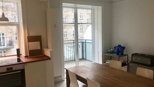 Lejlighed Lys og møbleret 3-værelses lejlighed med altan på Nørrebro Lejlighed Lys og møbleret 3-værelses lejlighed med altan på Nørrebro