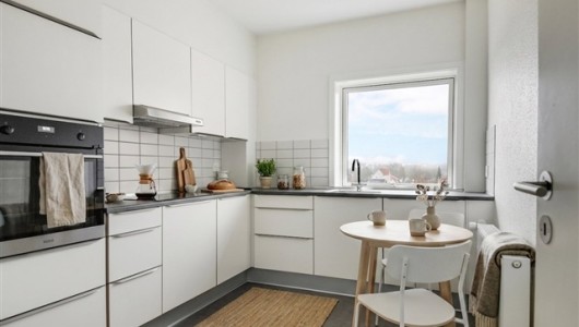 Lejlighed Lækker 5 værelses bolig i Vejgård med altan og udsigt til park Lejlighed Lækker 5 værelses bolig i Vejgård med altan og udsigt til park