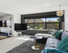 Hus/villa Velkommen til Vejlevej i Ølholm – en indflytningsklar og velindrettet villa, der kombinerer funktionalitet, god plads og en attraktiv beliggenhed i rolige omgivelser.