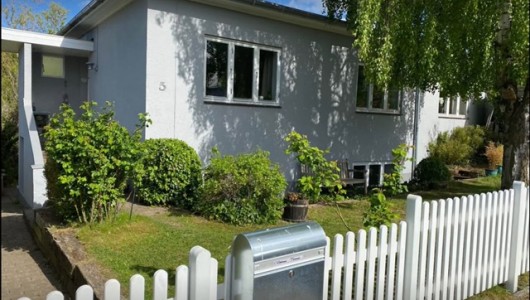 Værelse Værelse med egen indgang i villa i Viby ved Århus udlejes pr 1/9 Værelse Værelse med egen indgang i villa i Viby ved Århus udlejes pr 1/9
