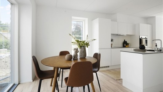 Hus/villa 5 værelser for 23.850 kr. pr. måned