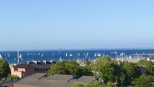 Værelse Room in 72m2 apartment W stunning view of the sea. Værelse Room in 72m2 apartment W stunning view of the sea.