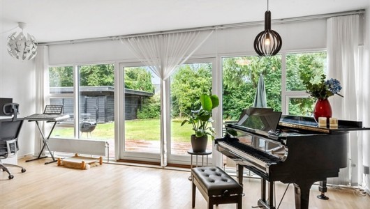 Hus/villa Rummelig og indbydende familievilla med skøn have i attraktive Virum